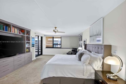 Condo in Miami, Florida, 2 bedrooms  № 1973795 - photo 19
