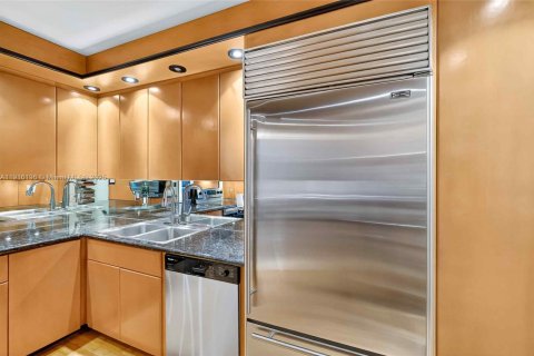 Condo in Miami, Florida, 2 bedrooms  № 1973795 - photo 18