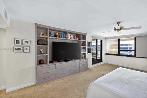 Condo in Miami, Florida, 2 bedrooms  № 1973795 - photo 20