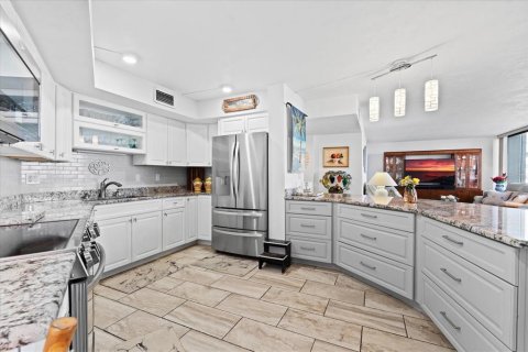 Condo in Flagler Beach, Florida, 2 bedrooms № 2122021 - photo 8