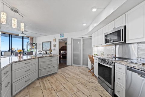 Condo in Flagler Beach, Florida, 2 bedrooms № 2122021 - photo 9