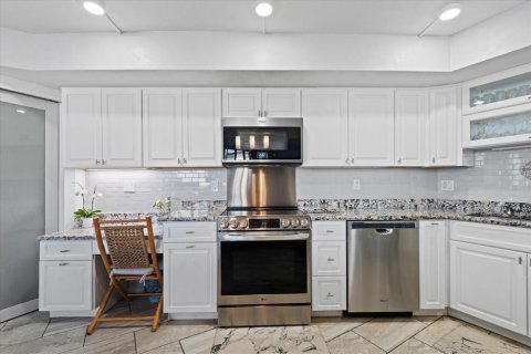 Condo in Flagler Beach, Florida, 2 bedrooms № 2122021 - photo 10