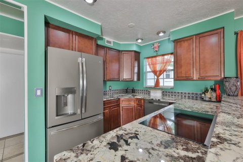 House in Bradenton, Florida 2 bedrooms, 105.17 sq.m. № 2098865 - photo 16