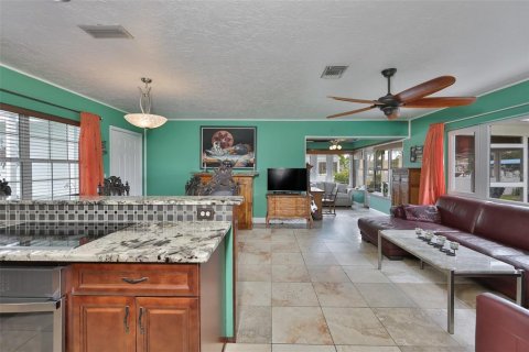 House in Bradenton, Florida 2 bedrooms, 105.17 sq.m. № 2098865 - photo 10