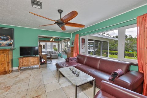 House in Bradenton, Florida 2 bedrooms, 105.17 sq.m. № 2098865 - photo 11