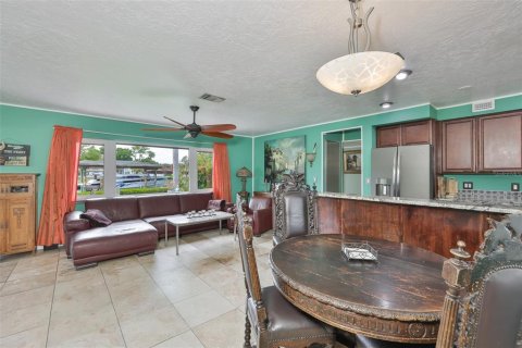 House in Bradenton, Florida 2 bedrooms, 105.17 sq.m. № 2098865 - photo 7