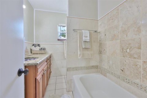 House in Bradenton, Florida 2 bedrooms, 105.17 sq.m. № 2098865 - photo 25