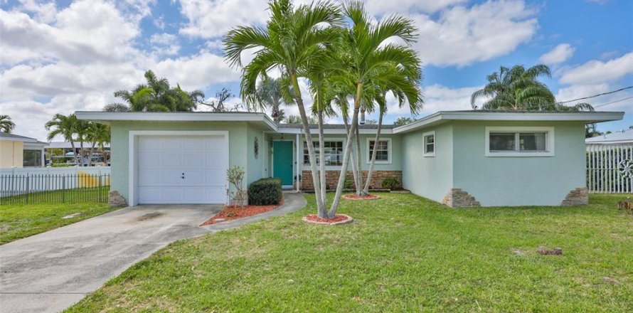 House in Bradenton, Florida 2 bedrooms, 105.17 sq.m. № 2098865