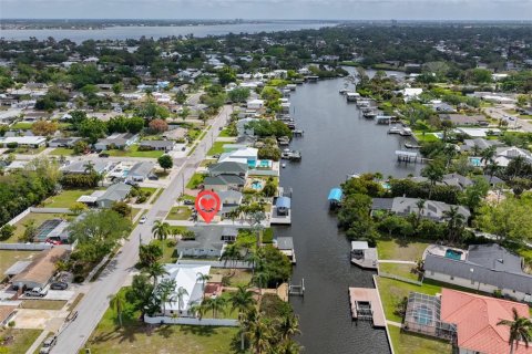 House in Bradenton, Florida 2 bedrooms, 105.17 sq.m. № 2098865 - photo 2