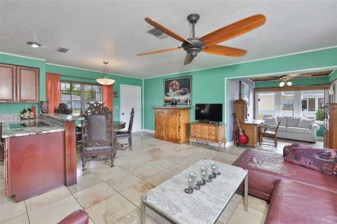 House in Bradenton, Florida 2 bedrooms, 105.17 sq.m. № 2098865 - photo 9