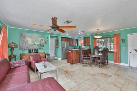 House in Bradenton, Florida 2 bedrooms, 105.17 sq.m. № 2098865 - photo 17