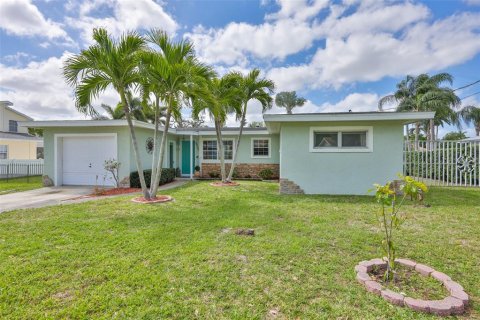 House in Bradenton, Florida 2 bedrooms, 105.17 sq.m. № 2098865 - photo 5