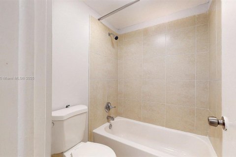 Снять в аренду кондоминиум в Дейви, Флорида 2 спальни, 111.48м2, № 1949050 - фото 4