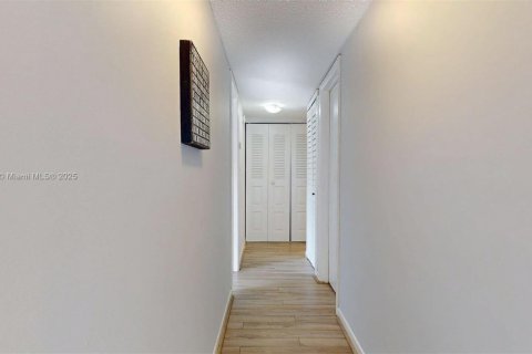 Снять в аренду кондоминиум в Дейви, Флорида 2 спальни, 111.48м2, № 1949050 - фото 17