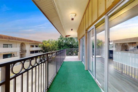 Снять в аренду кондоминиум в Дейви, Флорида 2 спальни, 111.48м2, № 1949050 - фото 2