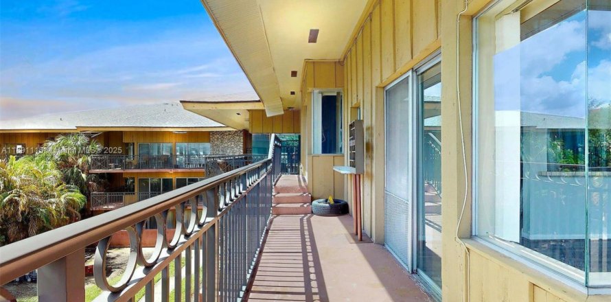 Кондоминиум с 2 спальнями в Дейви, Флорида № 1949050