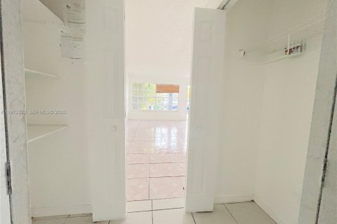 Touwnhouse à louer à Miami Gardens, Floride: 3 chambres, 104.05 m2 № 2079975 - photo 9