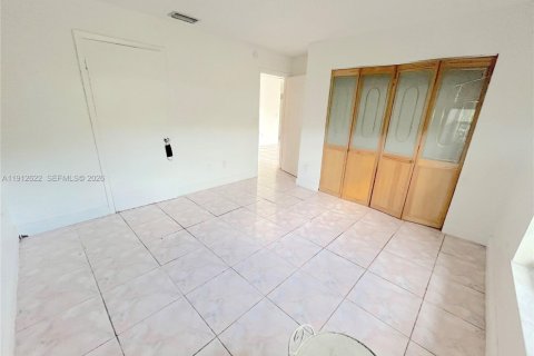 Touwnhouse à louer à Miami Gardens, Floride: 3 chambres, 104.05 m2 № 2079975 - photo 13
