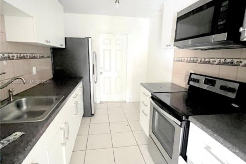 Touwnhouse à louer à Miami Gardens, Floride: 3 chambres, 104.05 m2 № 2079975 - photo 4