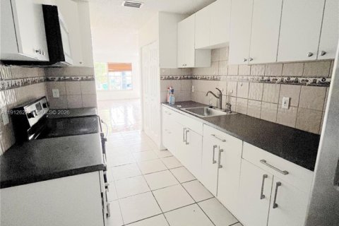 Touwnhouse à louer à Miami Gardens, Floride: 3 chambres, 104.05 m2 № 2079975 - photo 5
