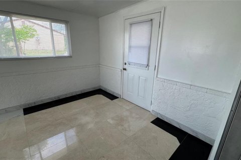 House in Orlando, Florida 2 bedrooms, 121.89 sq.m. № 1620830 - photo 17