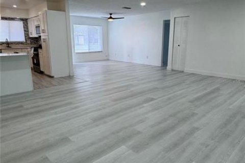House in Orlando, Florida 2 bedrooms, 121.89 sq.m. № 1620830 - photo 10