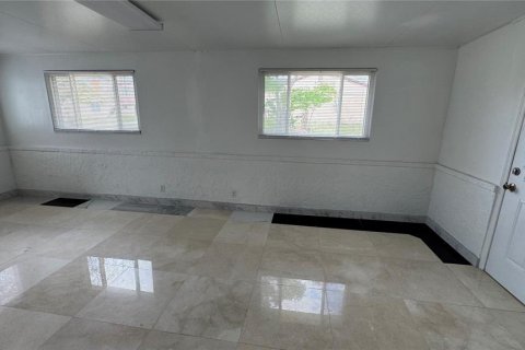 House in Orlando, Florida 2 bedrooms, 121.89 sq.m. № 1620830 - photo 19
