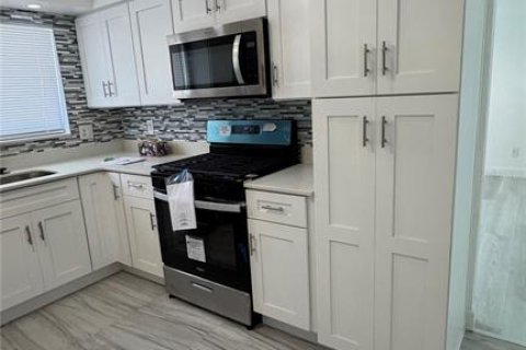 House in Orlando, Florida 2 bedrooms, 121.89 sq.m. № 1620830 - photo 29