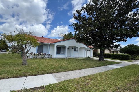 House in Orlando, Florida 2 bedrooms, 121.89 sq.m. № 1620830 - photo 3