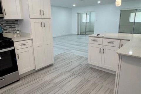 House in Orlando, Florida 2 bedrooms, 121.89 sq.m. № 1620830 - photo 28