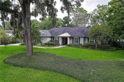 House in Tampa, Florida 3 bedrooms, 241.36 sq.m. № 2287355