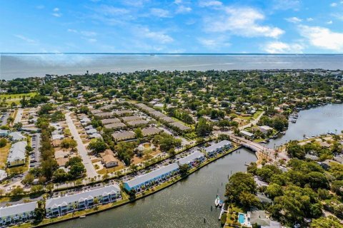 Condo in Saint Petersburg, Florida, 1 bedroom  № 1632391 - photo 1