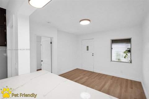 Снять в аренду виллу или дом в Норт-Майами, Флорида 1 спальня, 521.83м2, № 1970947 - фото 22