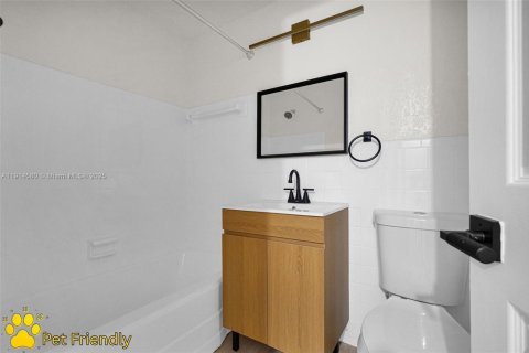 Снять в аренду виллу или дом в Норт-Майами, Флорида 1 спальня, 521.83м2, № 1970947 - фото 10