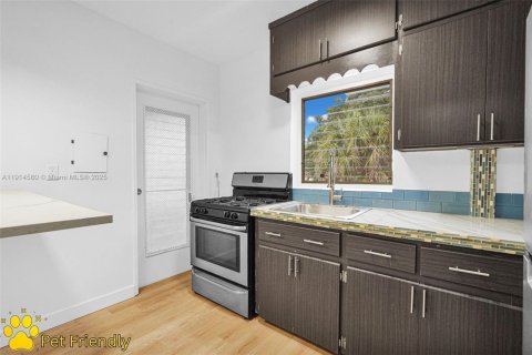 Снять в аренду виллу или дом в Норт-Майами, Флорида 1 спальня, 521.83м2, № 1970947 - фото 18