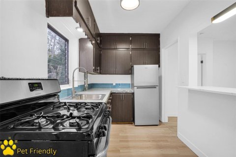 Снять в аренду виллу или дом в Норт-Майами, Флорида 1 спальня, 521.83м2, № 1970947 - фото 8