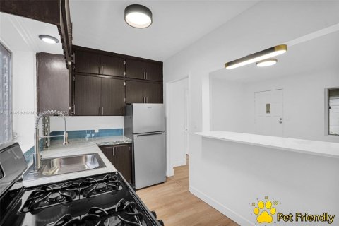 Снять в аренду виллу или дом в Норт-Майами, Флорида 1 спальня, 521.83м2, № 1970947 - фото 3