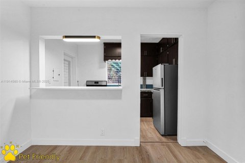 Снять в аренду виллу или дом в Норт-Майами, Флорида 1 спальня, 521.83м2, № 1970947 - фото 15