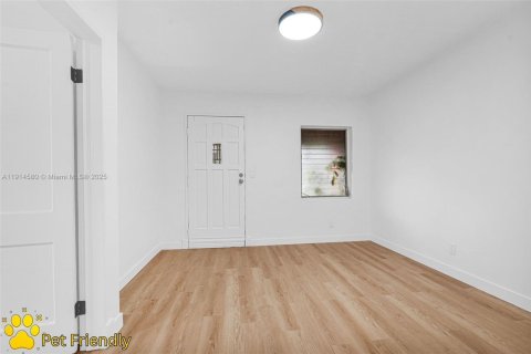 Снять в аренду виллу или дом в Норт-Майами, Флорида 1 спальня, 521.83м2, № 1970947 - фото 19