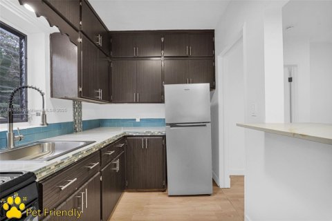 Снять в аренду виллу или дом в Норт-Майами, Флорида 1 спальня, 521.83м2, № 1970947 - фото 21