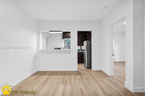 Снять в аренду виллу или дом в Норт-Майами, Флорида 1 спальня, 521.83м2, № 1970947 - фото 6