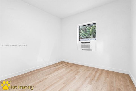 Снять в аренду виллу или дом в Норт-Майами, Флорида 1 спальня, 521.83м2, № 1970947 - фото 9