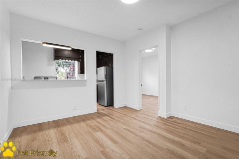 Снять в аренду виллу или дом в Норт-Майами, Флорида 1 спальня, 521.83м2, № 1970947 - фото 14