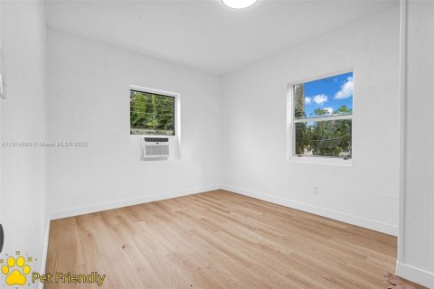 Снять в аренду виллу или дом в Норт-Майами, Флорида 1 спальня, 521.83м2, № 1970947 - фото 13