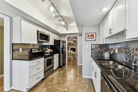 Townhouse in Tampa, Florida 3 bedrooms, 193.61 sq.m. № 1560191 - photo 11