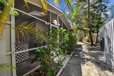 Townhouse in Tampa, Florida 3 bedrooms, 193.61 sq.m. № 1560191 - photo 28