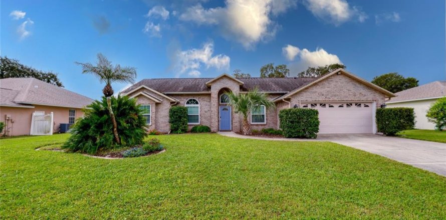 House in Port Orange, Florida 3 bedrooms, 191.56 sq.m. № 2400311