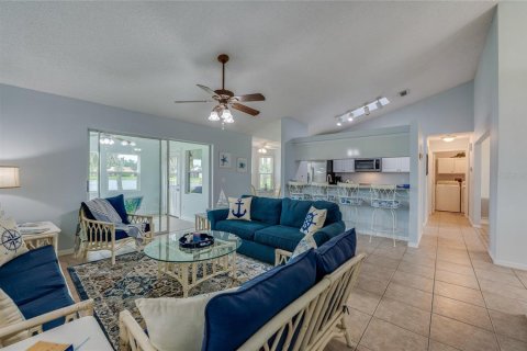 House in Port Orange, Florida 3 bedrooms, 191.56 sq.m. № 2400311 - photo 15