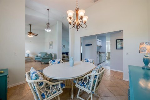 House in Port Orange, Florida 3 bedrooms, 191.56 sq.m. № 2400311 - photo 6