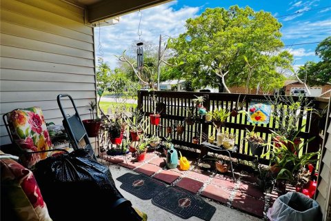 Condo in Saint Petersburg, Florida, 1 bedroom  № 1539535 - photo 3